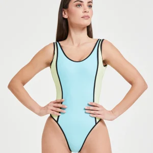 Pompea x Silvian Heach costume intero look sportivo